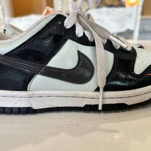 Size 4 barely worn Panda dunks